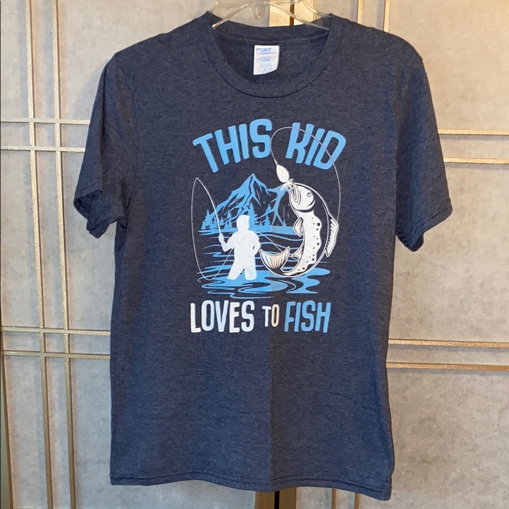 “This Kid loves to Fish” t-shirt, boys size large (152 cm/11-12)